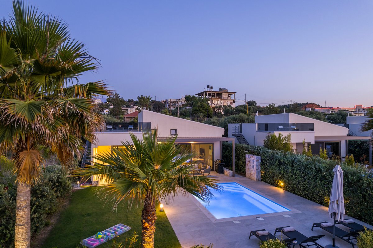 New Lux villa-Walk to beach-Heated Private Pool