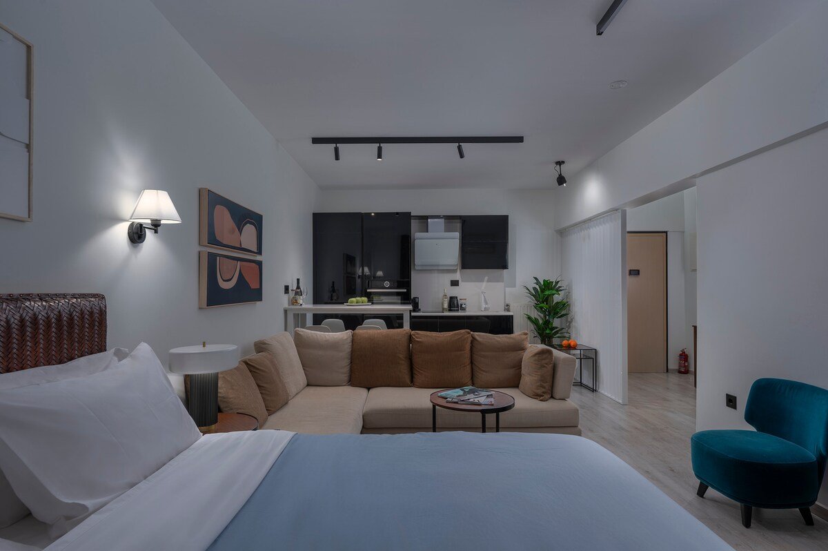 Embassy Elegant Suite gallery image 5