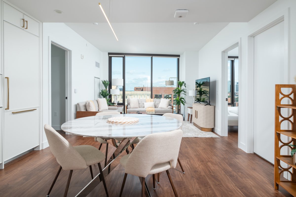 Back-Bay 2BR Downtown & Parking 9100