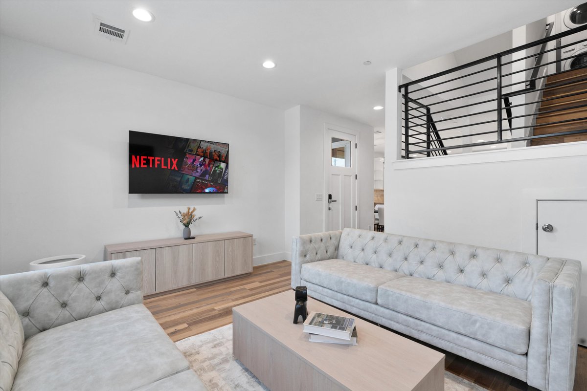 Mega Home – Up to 20 People – Mins 2 ACL/F1/Dwntwn