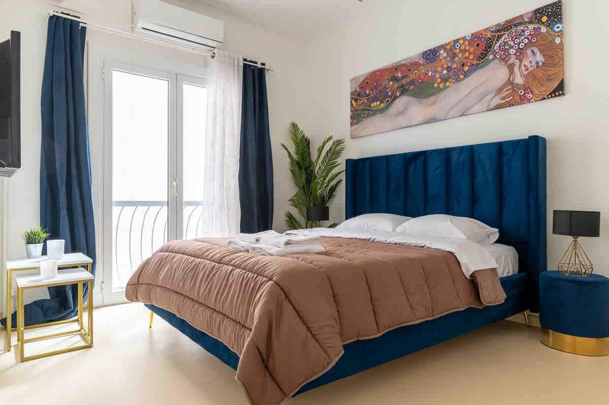 Amazing 2BDR Boutique Plaka Apt w/Heated Jacuzzi gallery image 5