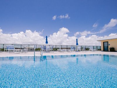 #103 2BR Apartment Rooftop Pool, Walk to Beach!