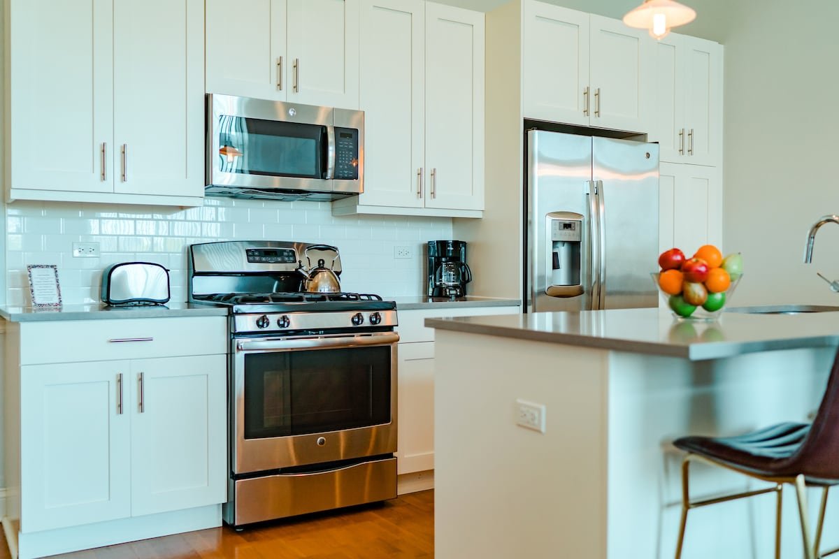 Vibrant Andersonville 2BR w/ in-unit laundry gallery image 5