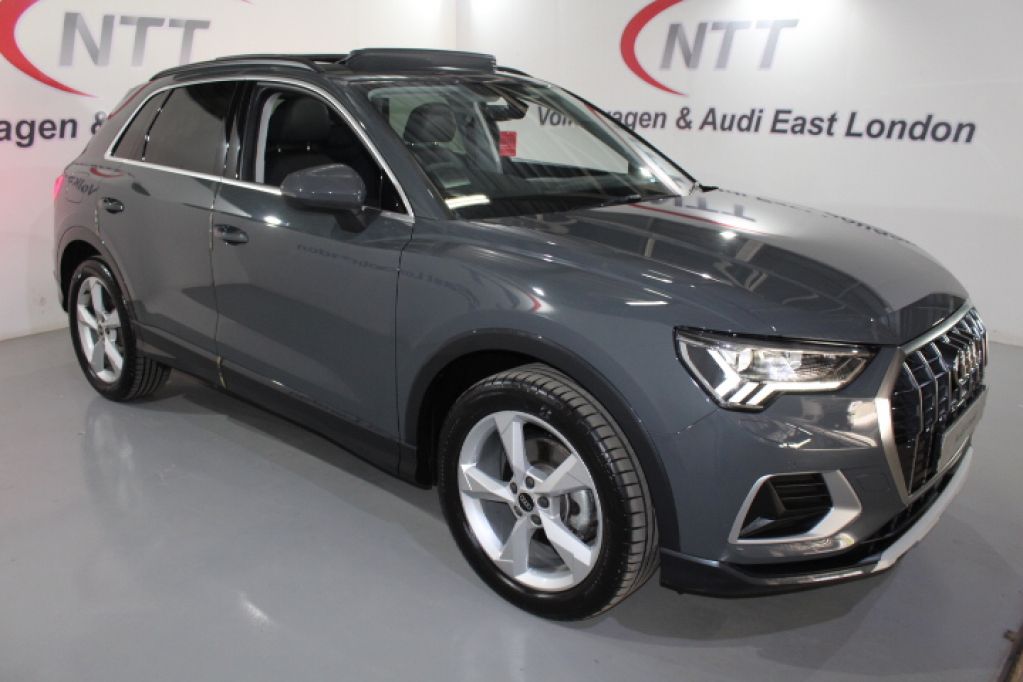 AUDI Q3 35 TFSI S TRONIC ADVANCED for Sale in South Africa