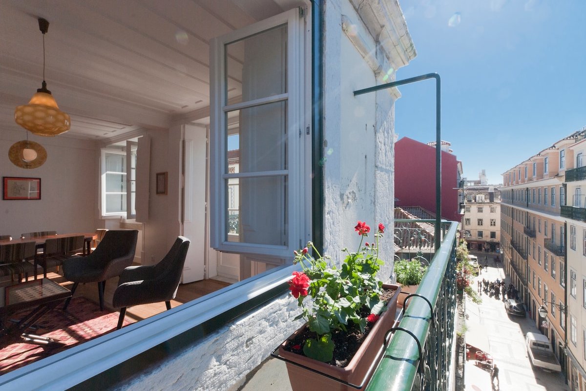 Sunny Balcony – Heart of Baixa gallery image 2