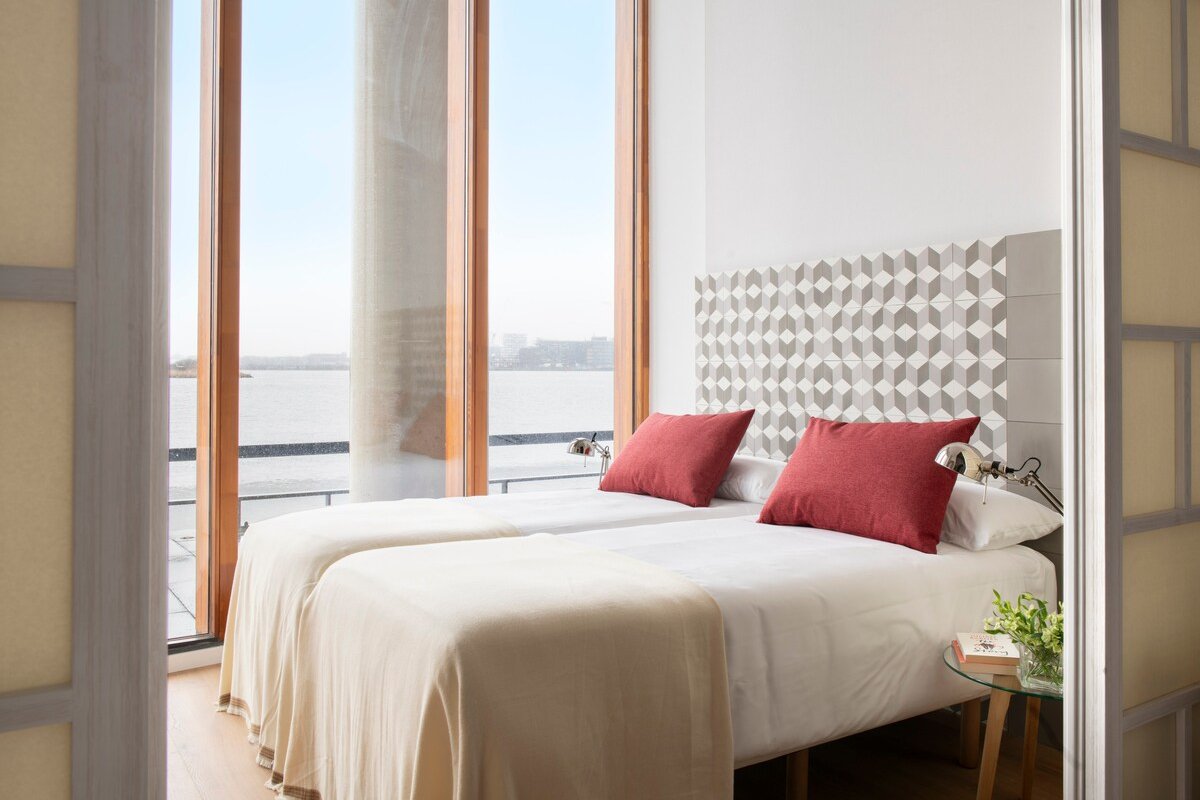 Stylish Riverfront Apartment with Stunning Views gallery image 5