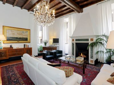 ROMAC Leone V Unique 5-bdr near the Spanish Steps