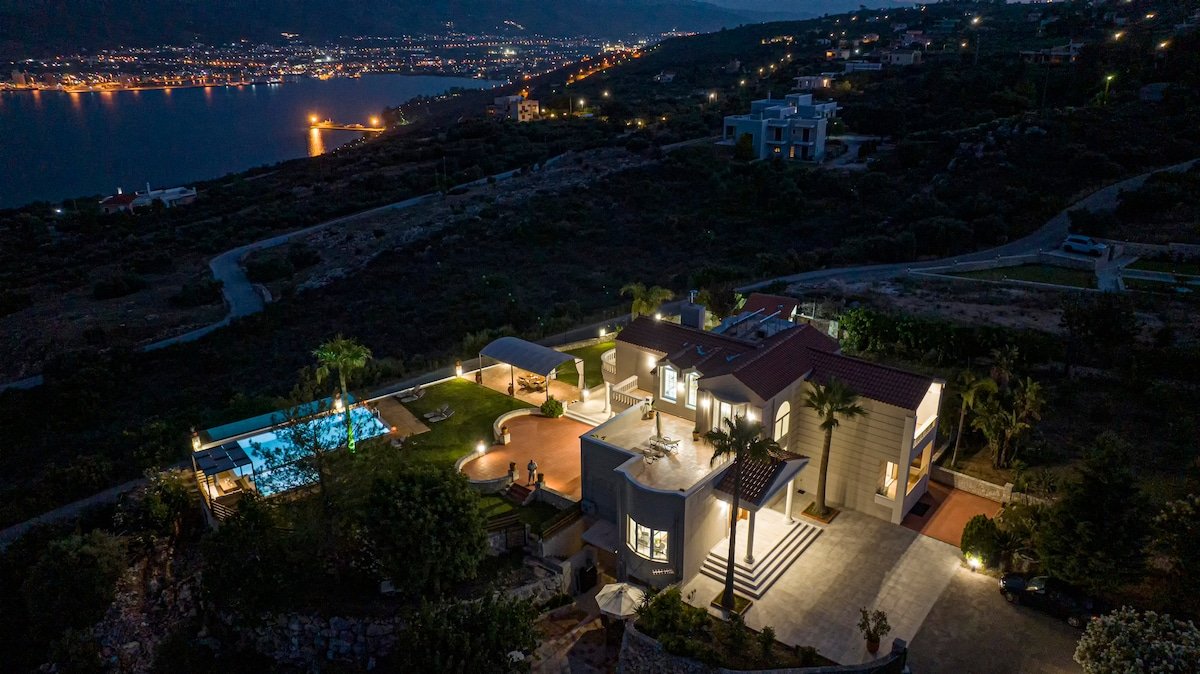 Panoramic Oasis! 180° View Pool & Heated Pool gallery image 4