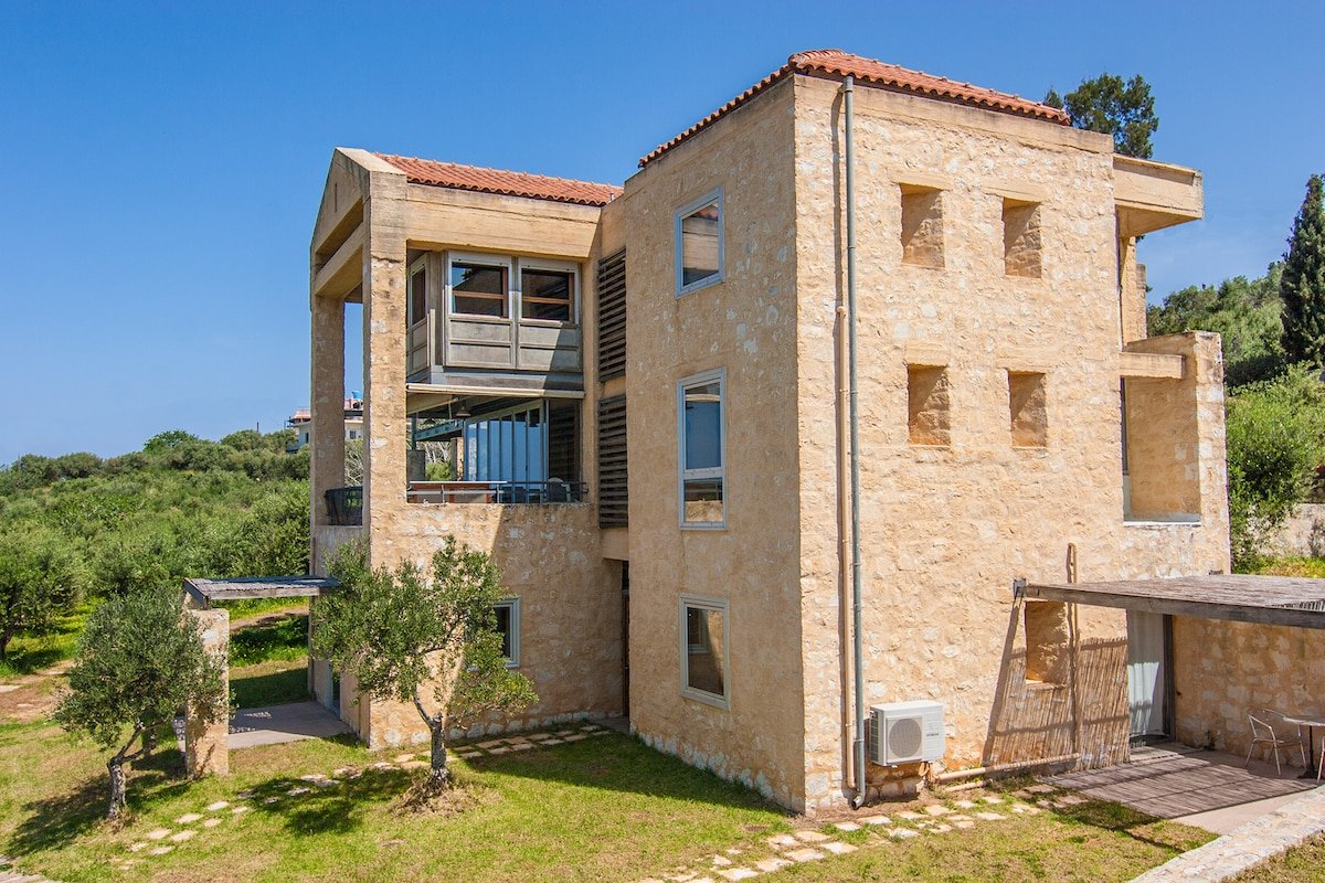 Luxury self catering villa close to the beach gallery image 3