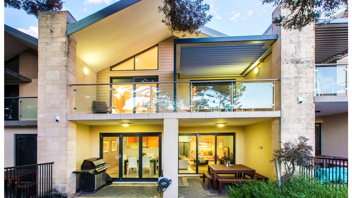 Surfside 9: In the Idyllic Yallingup Beach Scene gallery image 2