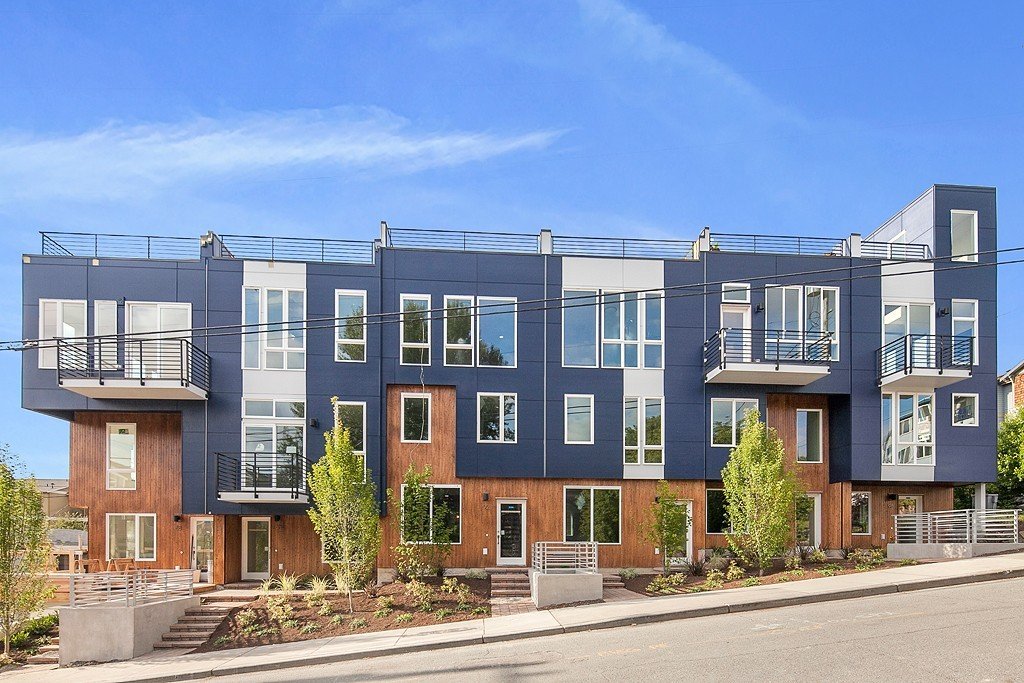 Lux Townhome: Space Needle Views with Parking gallery image 3