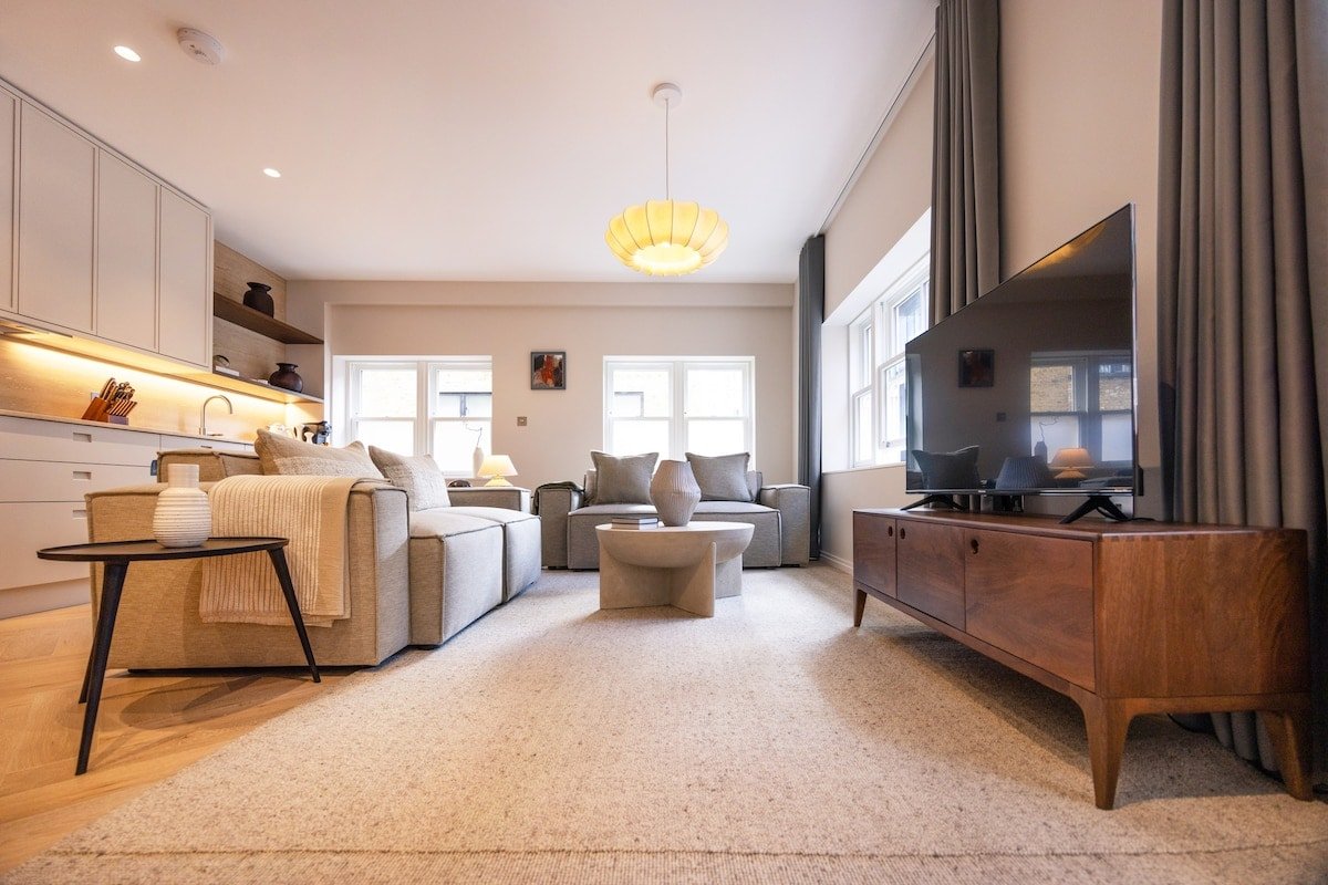Luxurious 2 bed flat in Covent Garden gallery image 3