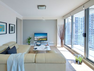 Luxe Three Bedroom Penthouse – In the Heart Of CBD