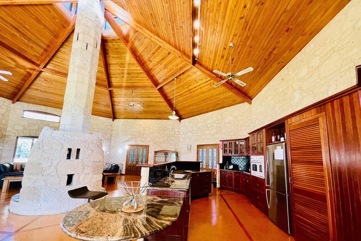 Harmony Forest Lakeside Lodge 5 bedrooms & Spa’s gallery image 4