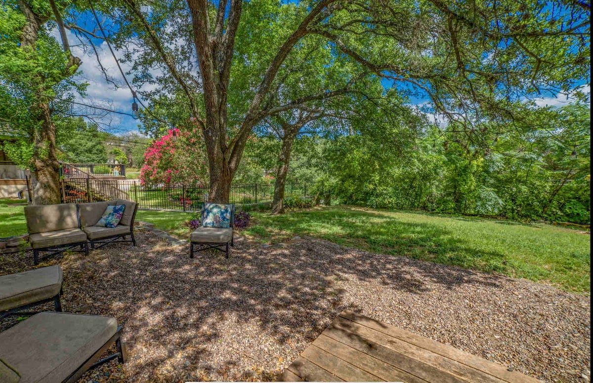 Barton Hills Beauty on Greenbelt near Zilker Park gallery image 2