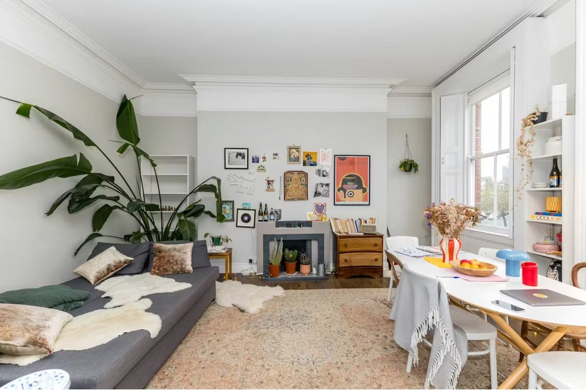 Live like a bank director in old city monument gallery image 3