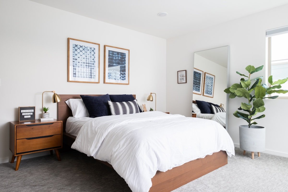 Designer 4BR Home | City Views + Gourmet Kitchen gallery image 3