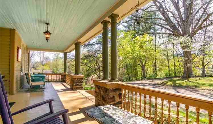 5 bedrooms, Historic home, Fire pit, Dog Friendly gallery image 2