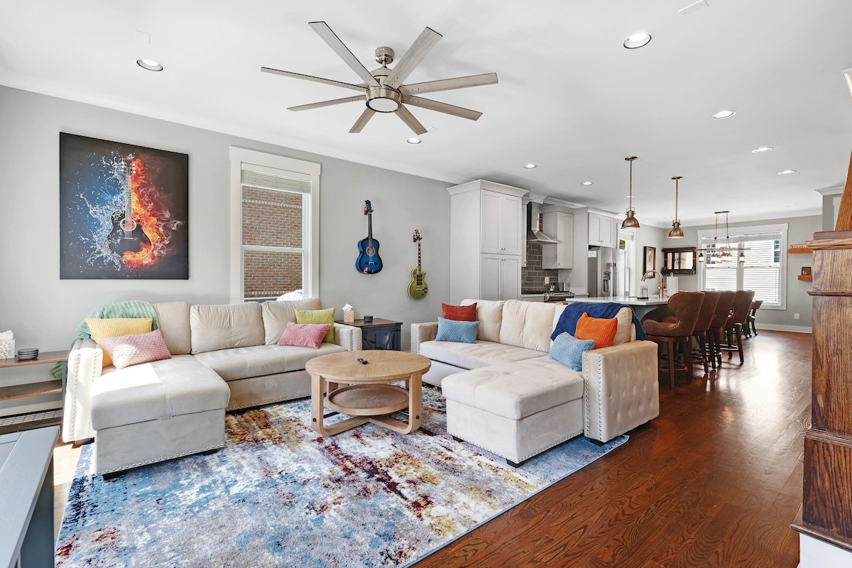 Nashville To the Nines gallery image 2