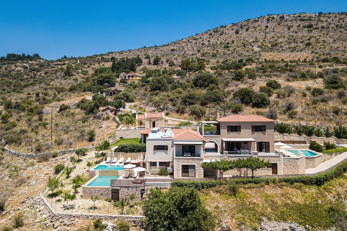 Countryside villas with stunning mountain view gallery image 3