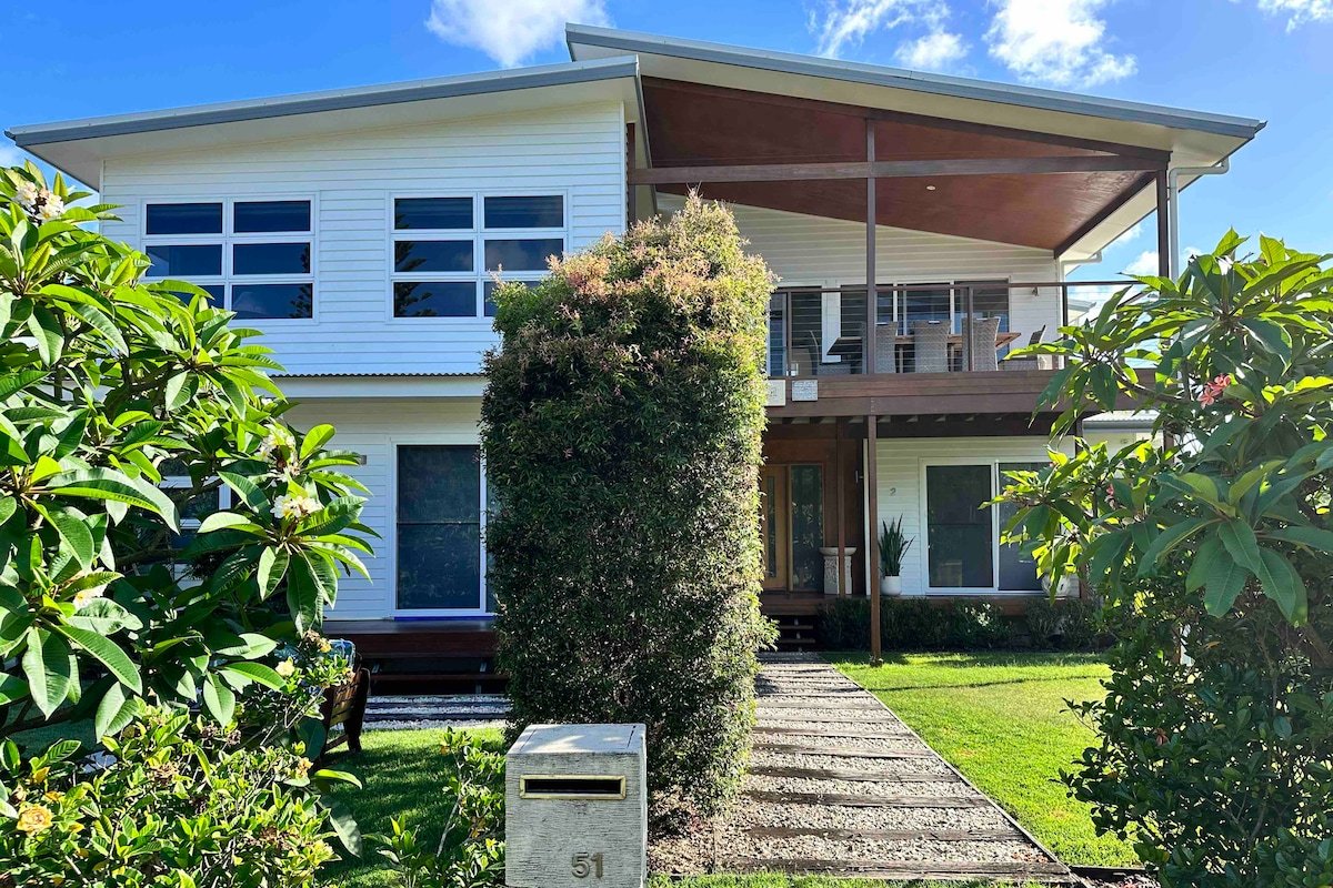 Byron@Belongil Beach House plus Games Room gallery image 2