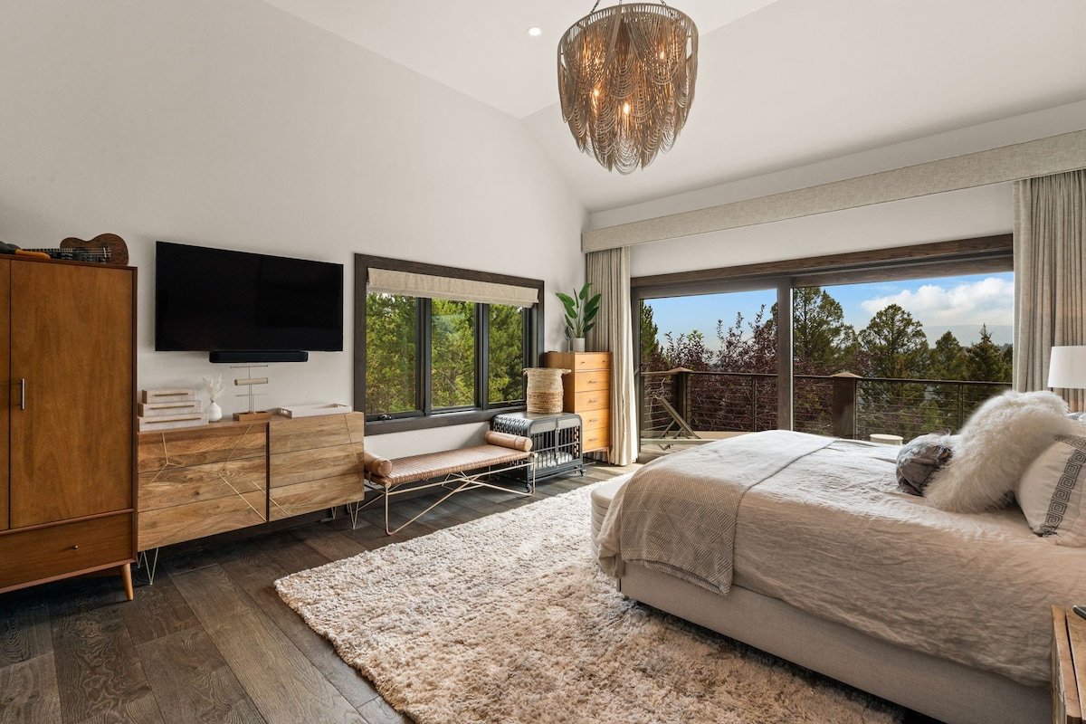 Private Luxury Escape | Deck, Hot Tub + Views! gallery image 3