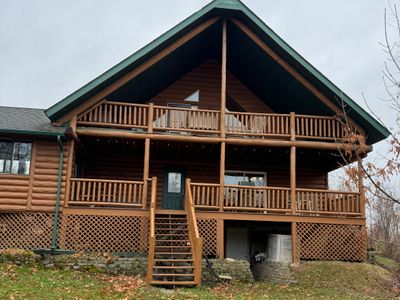 Large Pet-Friendly Family Cabins