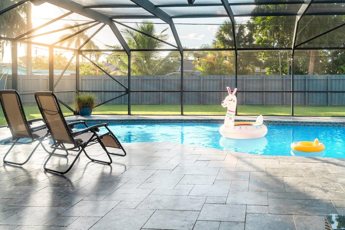 Modern luxury home, heated pool & pool table gallery image 2