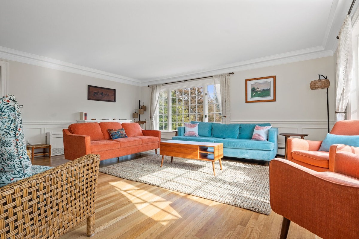 Private setting with hiking trails, sleeps 13, a/c gallery image 2