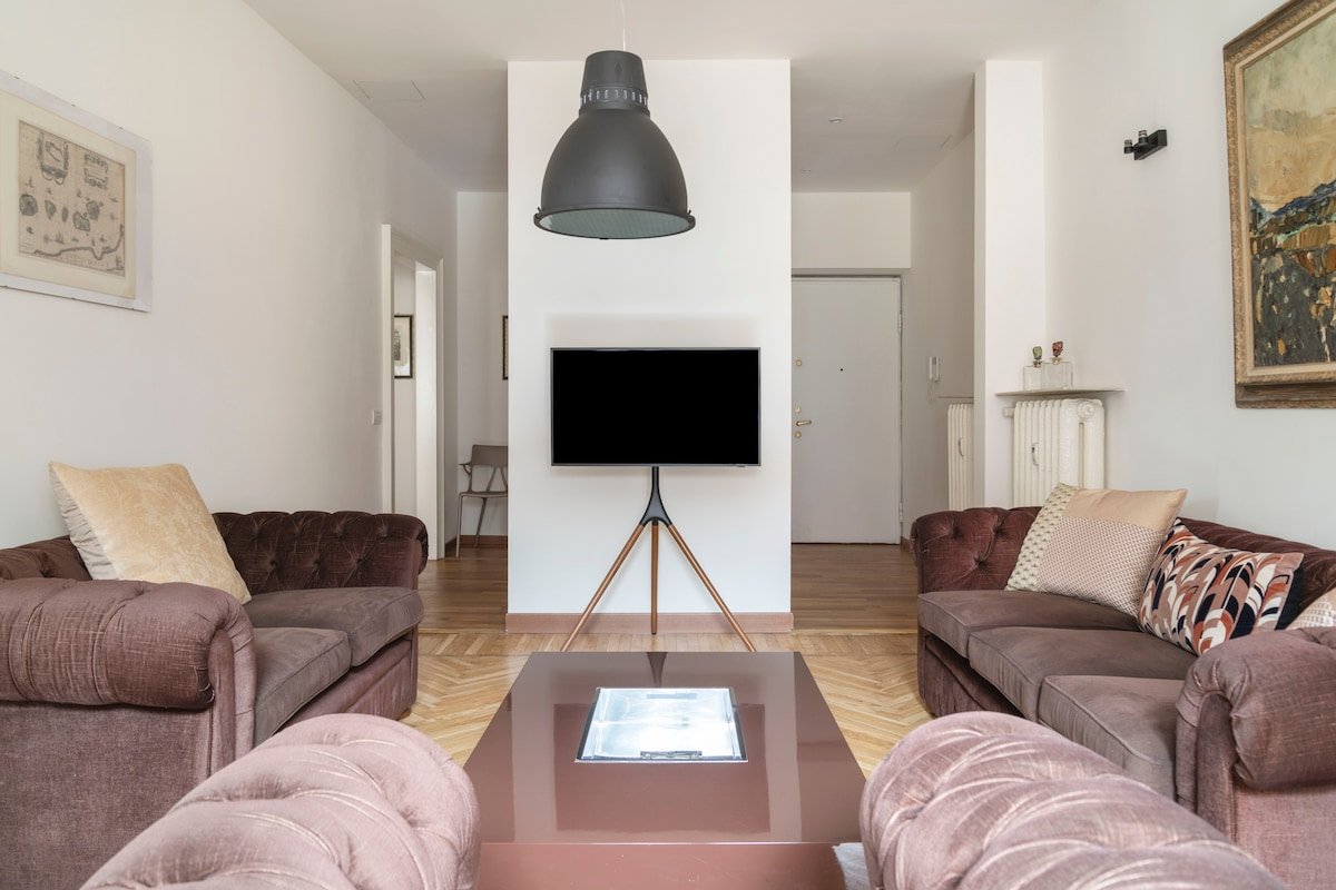 Milano Belle Maison – city center 3 BDR apartment gallery image 3