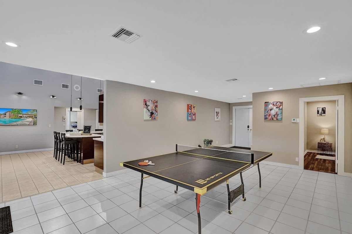 Villa Heated Pool, Golf Course BBQ Ping Pong Table gallery image 3