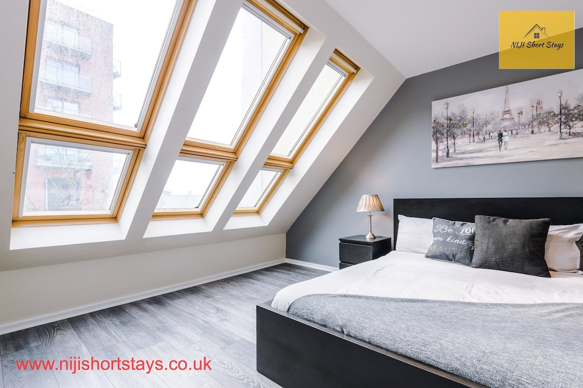 Bright&Modern TownHouse 5 Beds Free Parking gallery image 4