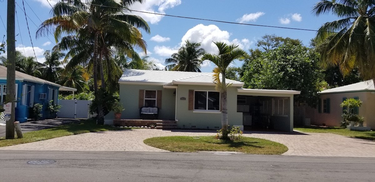 The Best beach block Location in Deerfield Beach! gallery image 2