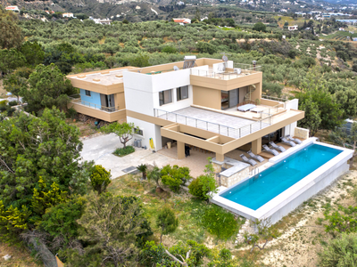 Villa Mirtylla luxury retreat w Pool, BBQ and Gym