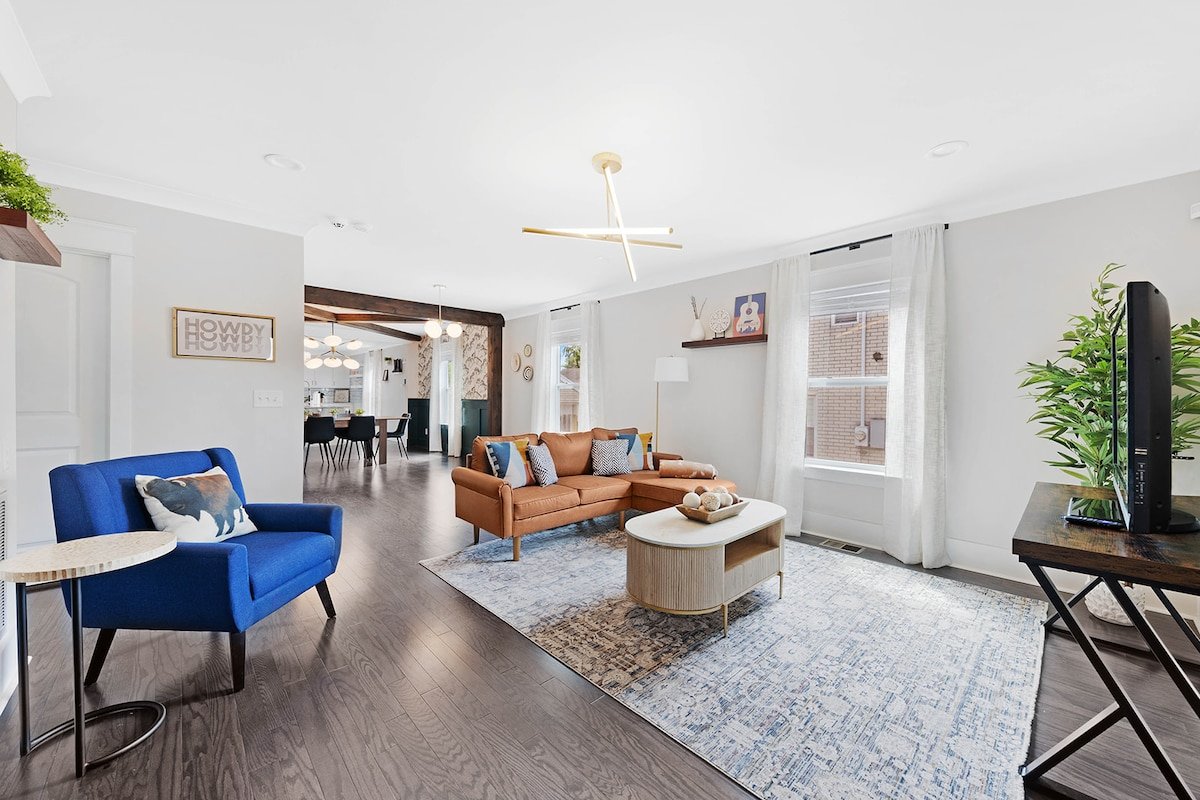 East Nash! Game room- Bar – Fire Pit – Sleeps 18! gallery image 4