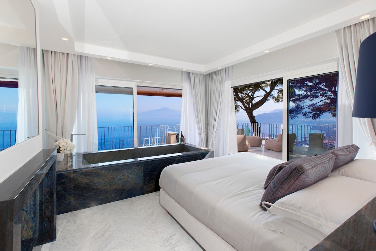 Luxury Villa With Sea View, Sorrento gallery image 2
