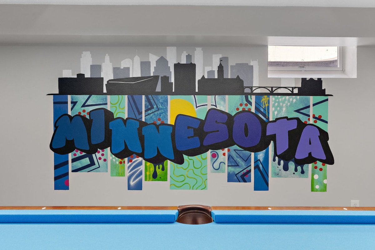 Ultimate Retreat Hot Tub, Games & MOA Minutes Away gallery image 3