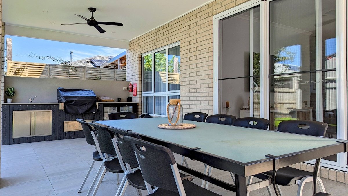 Modern comfort & luxury close to the beach gallery image 3