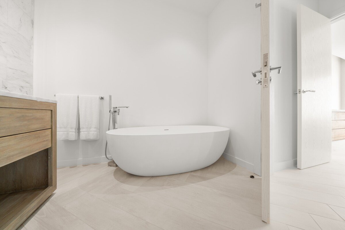 The Sunset Condo gallery image 4