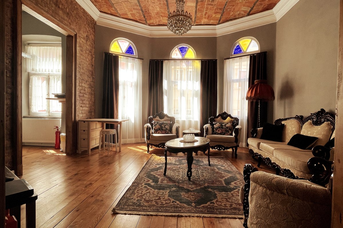 2.kat 3+1, 2 banyo, balkonlu Galata kulesi 20 adım