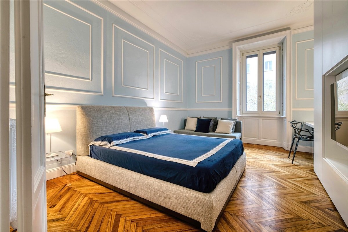 Central Milan • Spacious 2BR • Quiet • A/C • Lift gallery image 3