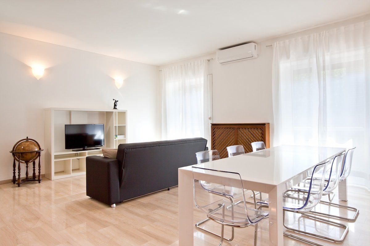 Big, Central and Bright apartment gallery image 2