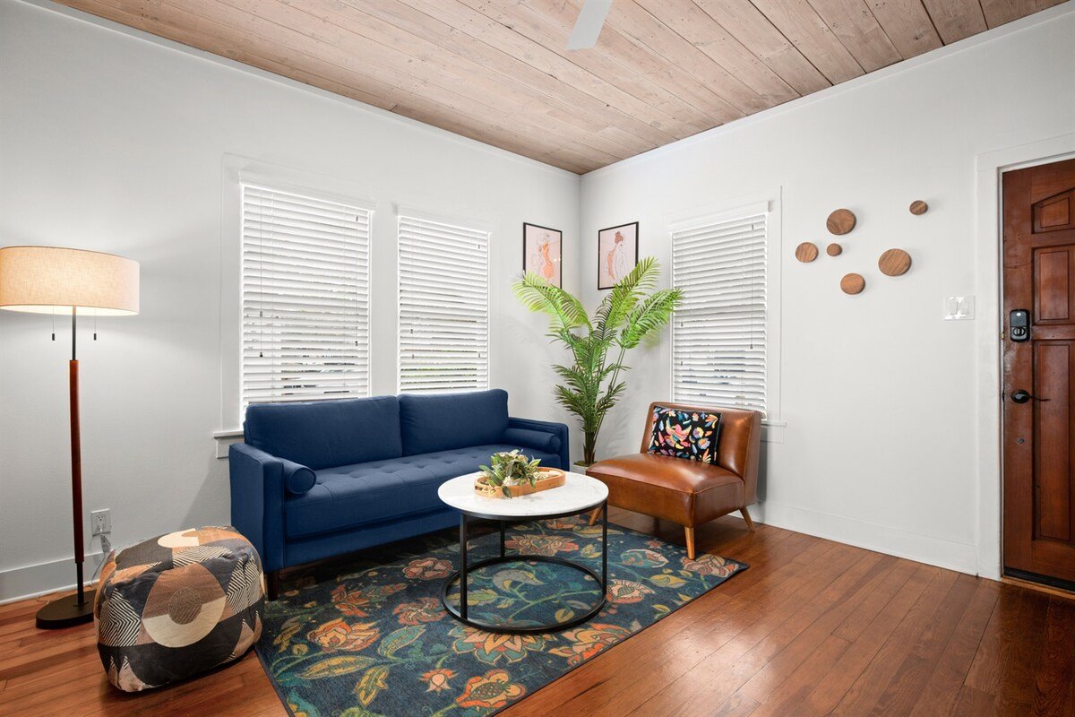 Two House Eastside ATX w/ Heated POOL gallery image 5