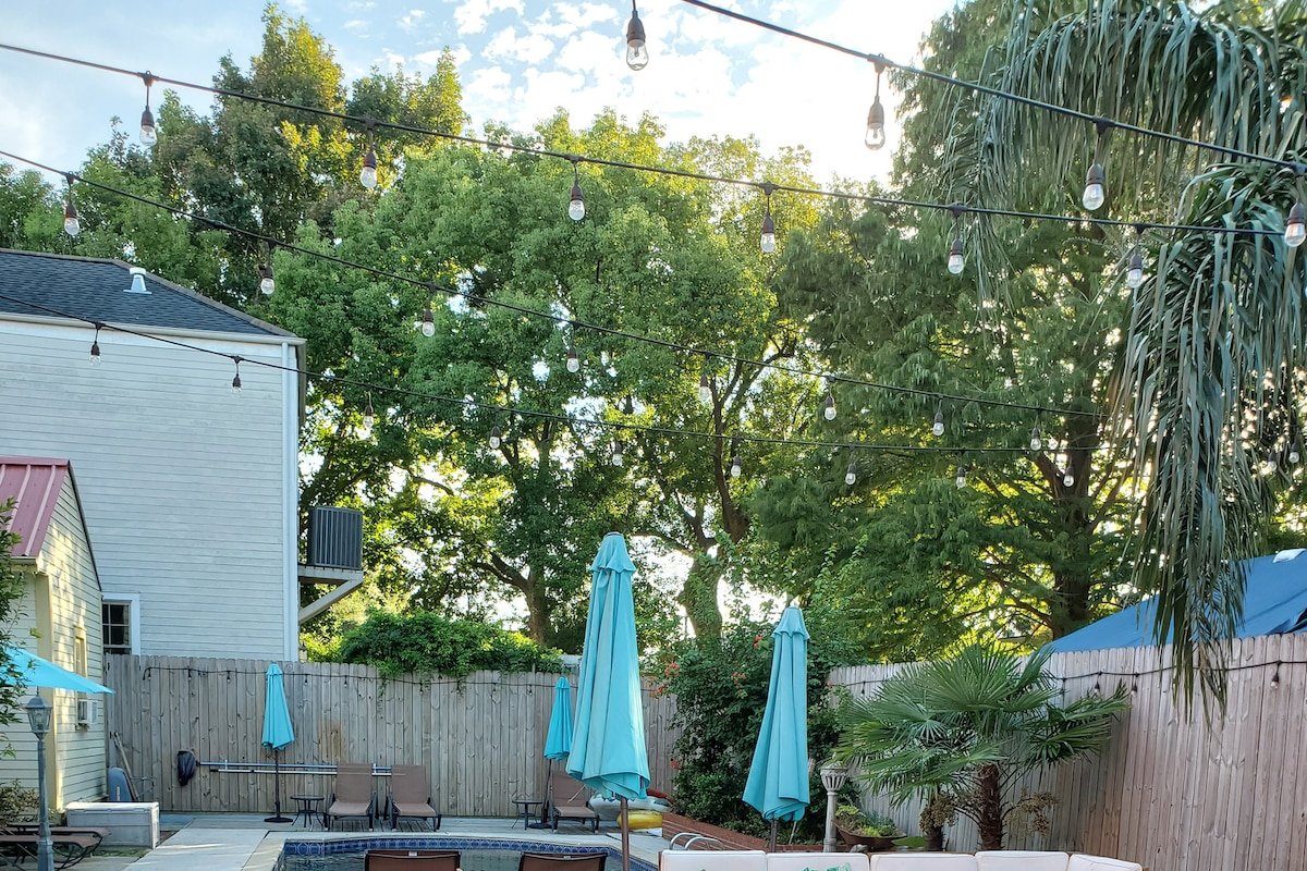 Macarty House: 8 Bedroom Resort with Pool! gallery image 4