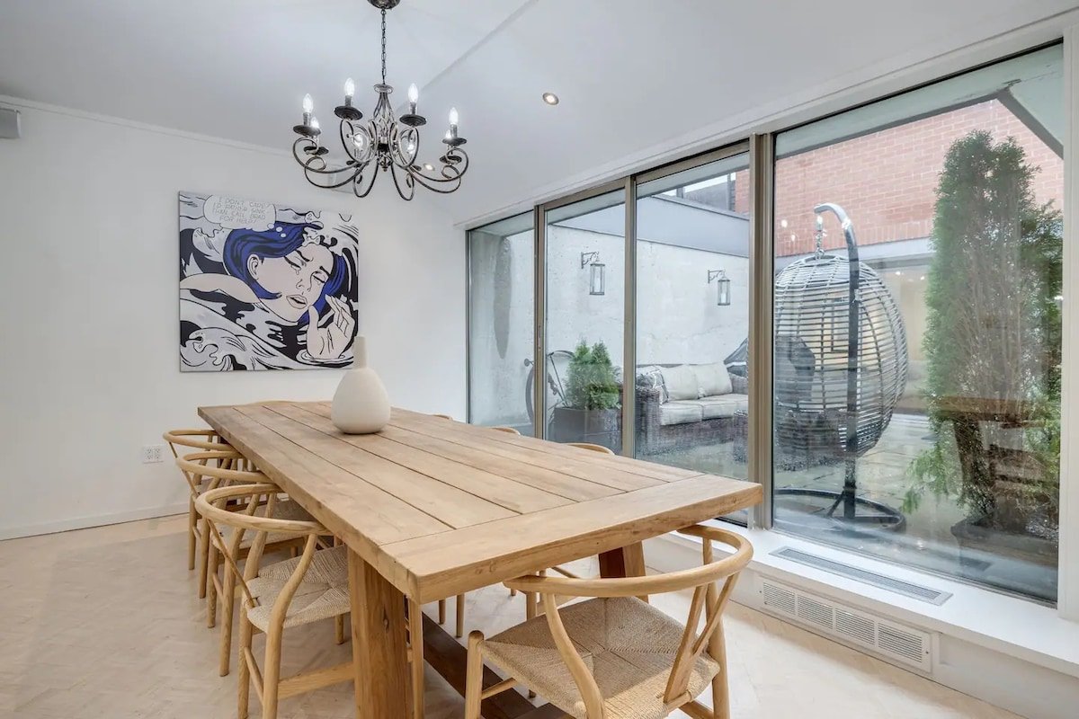 Yorkville Penthouse- Private Rooftop & Parking 307 gallery image 2