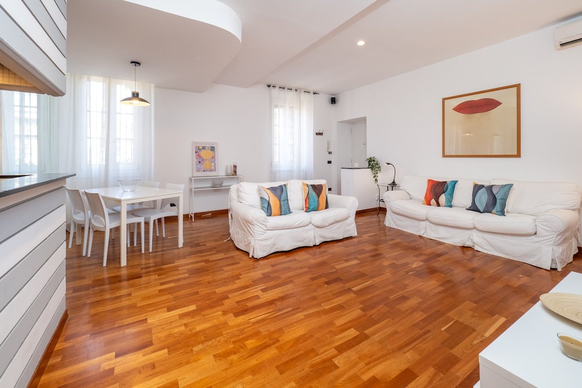 Keys Of Italy – XXV Aprile 9 / Dazzling 2 Room Apt gallery image 2