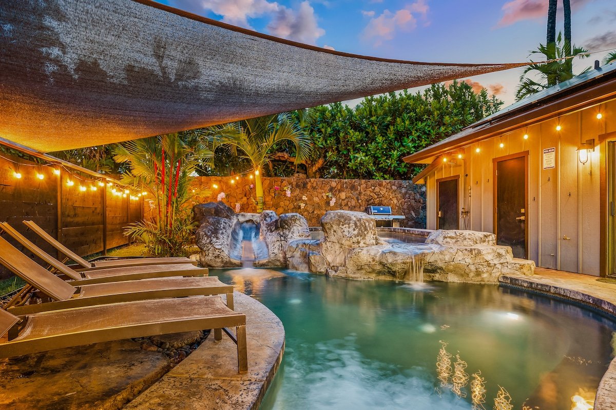 Huge Home w/Private Pool, Jacuzzi & Water Slide! gallery image 2