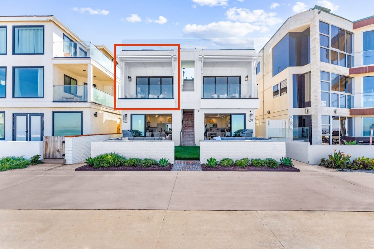 N Oceanfront Masterpiece with Rooftop & Hot Tub gallery image 5