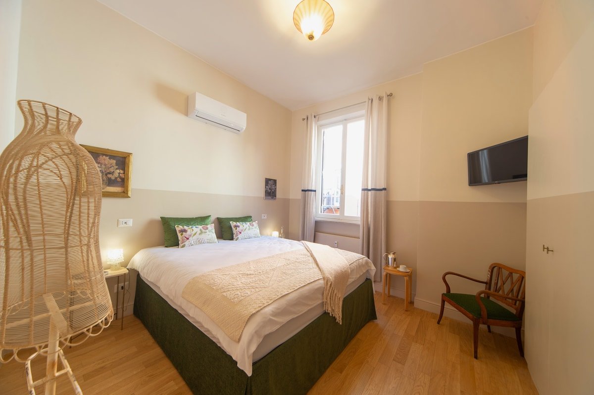 Bernini Stay, dreamy apartment at Trevi Fountain gallery image 3