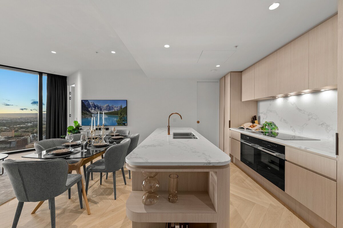 Luxurious CBD and Garden View Home! 3Br|2Br|1P gallery image 5